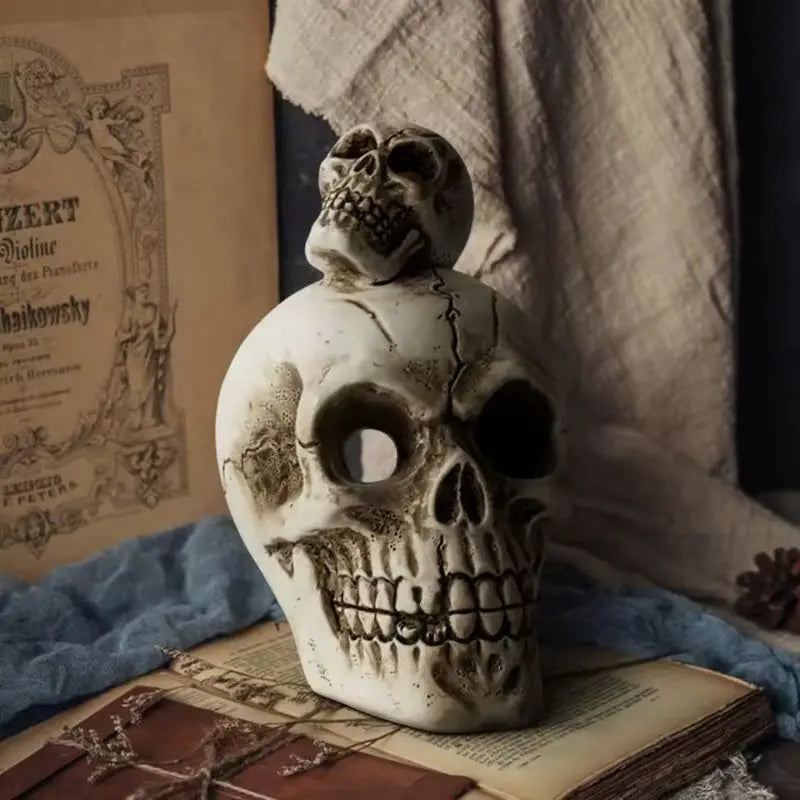 Mortis skallefigurer i harts
